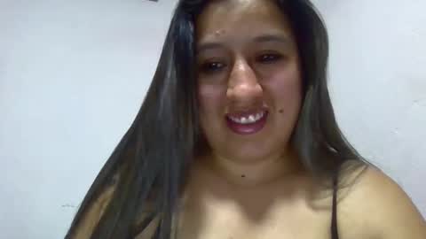 Snapshot of alahia_fox chatting on January 13, 12:19 am alahia online show from January 13, 12:19 am
