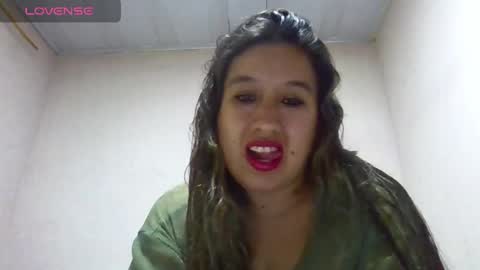 Snapshot of alahia_fox chatting on February 23, 5:01 am alahia online show from February 23, 5:01 am