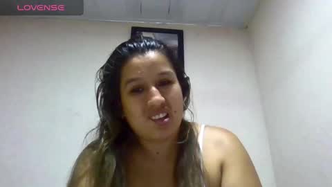 Snapshot of alahia_fox chatting on February 26, 4:25 am alahia online show from February 26, 4:25 am
