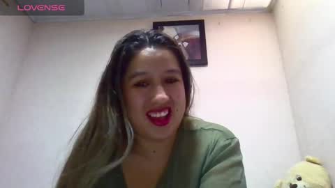 Snapshot of alahia_fox chatting on March 6, 3:56 pm alahia online show from March 6, 3:56 pm