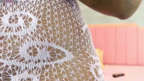 Snapshot of alaia_colins chatting on May 1, 12:15 am alaia_colins online show from May 1, 12:15 am