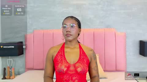 Snapshot of alaia_colins chatting on May 4, 12:50 am alaia_colins online show from May 4, 12:50 am