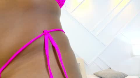 Snapshot of alaia_colins chatting on June 26, 2:05 am alaia_colins online show from June 26, 2:05 am