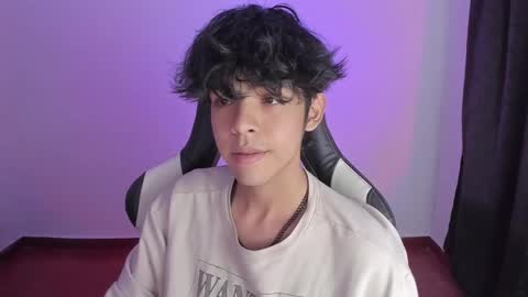 Snapshot of alan18n chatting on December 23, 6:55 am alan18n online show from December 23, 6:55 am