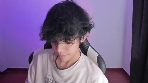 Snapshot of alan18n chatting on December 25, 8:29 am alan18n online show from December 25, 8:29 am