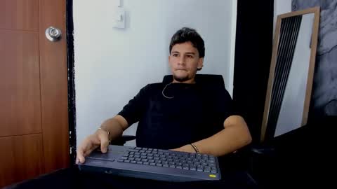 alan__smith online show from December 18, 8:37 pm