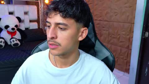 Snapshot of alan_del_reyx chatting on September 30, 5:01 am ALAN DEL REY online show from September 30, 5:01 am