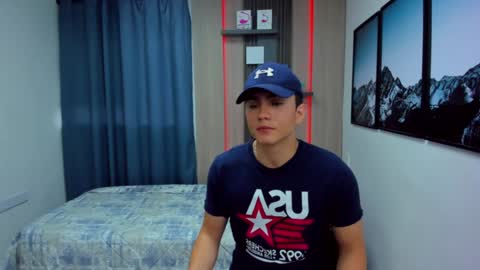 Snapshot of alan_nd_kevin chatting on January 26, 11:39 am Alan  Kevin can we reach 100 thumbs up please guys  online show from January 26, 11:39 am