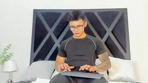 alan_salazar online show from May 19, 5:41 pm