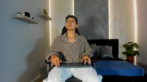 alan_salazar online show from May 24, 2:22 pm