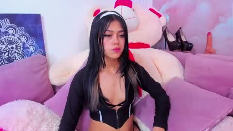 Snapshot of alana_deivis chatting on June 27, 3:33 am alana_deivis online show from June 27, 3:33 am