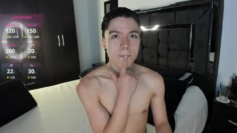 alanblack1 online show from November 18, 10:25 pm