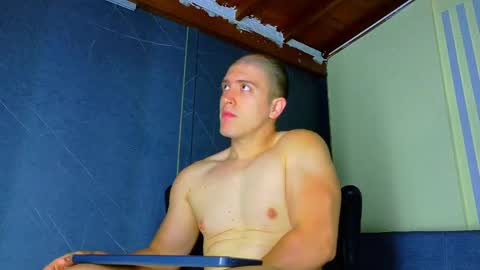 Snapshot of alanferrer chatting on April 22, 10:39 am Alan Ferrer online show from April 22, 10:39 am