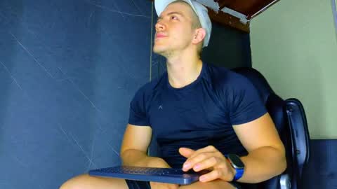 Snapshot of alanferrer chatting on May 8, 10:09 am Alan Ferrer online show from May 8, 10:09 am