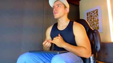 Snapshot of alanferrer chatting on May 25, 10:10 am Alan Ferrer online show from May 25, 10:10 am