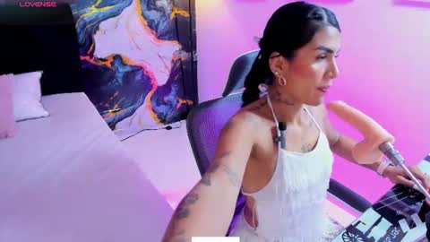 Snapshot of alanna_wild chatting on June 13, 7:23 pm Alana online show from June 13, 7:23 pm