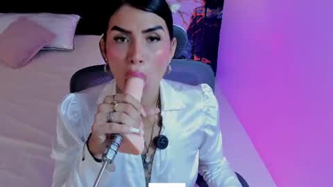 Snapshot of alanna_wild chatting on June 26, 6:56 pm Alana online show from June 26, 6:56 pm