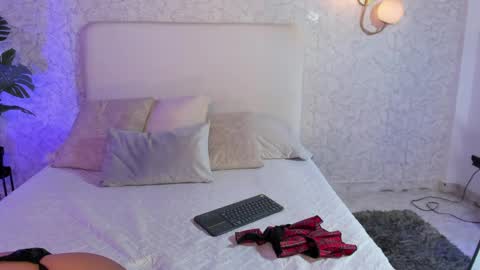 alannarouge online show from May 25, 11:38 am