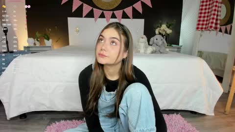 Snapshot of alannarusselll chatting on June 3, 8:36 pm Alanna Cute Russell online show from June 3, 8:36 pm