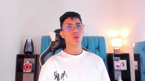 Snapshot of alannaughty_ chatting on January 24, 4:27 am alannaughty_ online show from January 24, 4:27 am