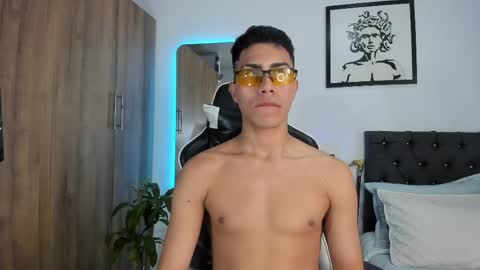 alannaughty_ online show from April 18, 10:10 pm