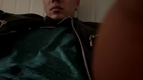 Snapshot of albe971088 chatting on January 5, 12:31 pm camiik online show from January 5, 12:31 pm