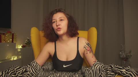 Snapshot of albertaellen chatting on January 16, 6:27 pm Hi all. My name is Stela and this is my first day here online show from January 16, 6:27 pm