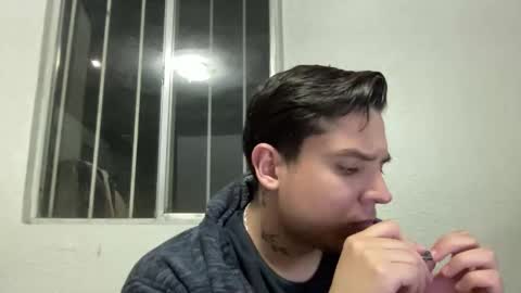 albertoarenas16 online show from April 7, 7:20 am