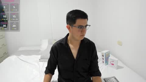 Snapshot of ale223735 chatting on November 7, 7:36 pm Alejandro Thamer online show from November 7, 7:36 pm