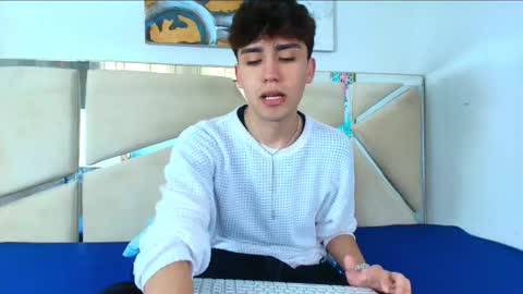 Snapshot of alec_rogue chatting on November 27, 1:35 pm alec online show from November 27, 1:35 pm