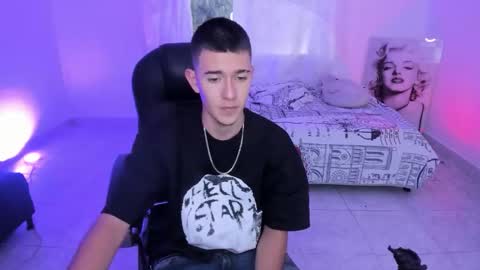 Aleck Boy online show from December 13, 8:04 pm