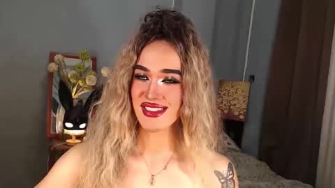 Snapshot of aleinacroft chatting on September 25, 8:51 am aleinacroft online show from September 25, 8:51 am