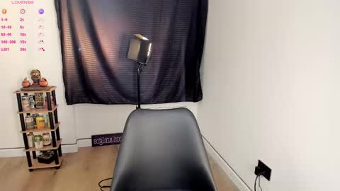 Snapshot of aleja1234lo chatting on February 8, 1:53 am aleja1234lo online show from February 8, 1:53 am