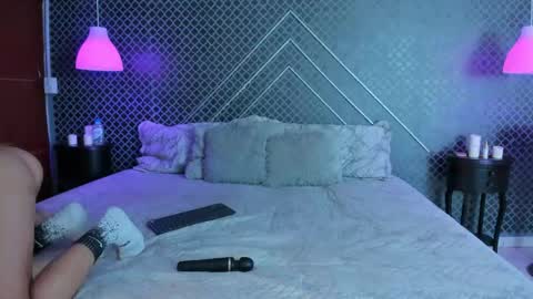Snapshot of aleja_bloom chatting on May 18, 12:22 pm aleja_bloom online show from May 18, 12:22 pm