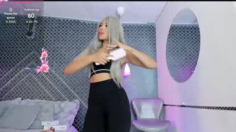 Snapshot of aleja_bloom chatting on May 31, 12:12 pm aleja_bloom online show from May 31, 12:12 pm