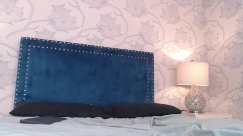 Snapshot of aleja_gh1 chatting on December 17, 7:48 pm 1 online show from December 17, 7:48 pm