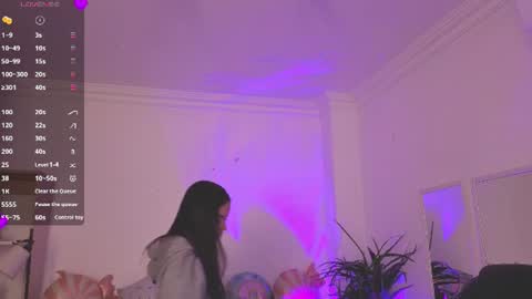 Alejandra online show from June 17, 11:01 am
