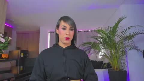 A L E J A N D R A online show from February 25, 9:35 pm