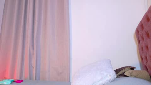 alejandra_dunn1 online show from April 8, 7:47 pm