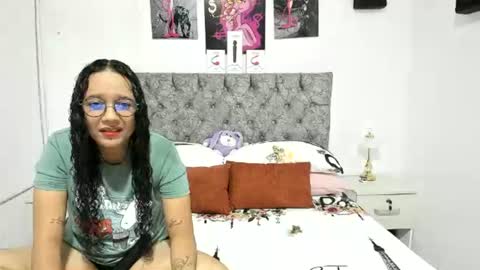 Snapshot of alejandra_evanss chatting on June 27, 11:32 pm alejandra_evanss online show from June 27, 11:32 pm