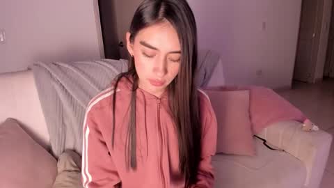 alejandraaa_ online show from December 19, 2:18 am