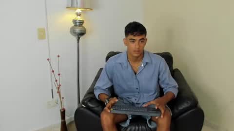 Snapshot of alejandro_williams chatting on June 20, 6:22 pm Alejandro williams online show from June 20, 6:22 pm