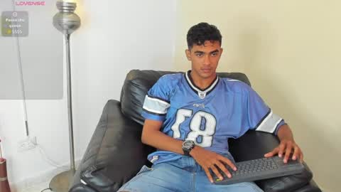 Snapshot of alejandro_williams chatting on June 26, 8:35 pm Alejandro williams online show from June 26, 8:35 pm