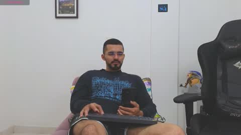 alejandroo_7 online show from January 31, 7:11 pm