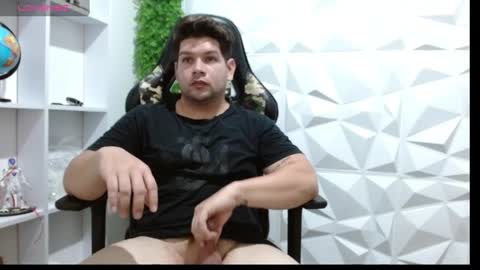 Snapshot of alejandrothompson chatting on December 5, 3:04 am alejandro online show from December 5, 3:04 am