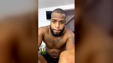 Snapshot of alejo_21cm chatting on June 3, 4:59 am alejo_21cm online show from June 3, 4:59 am