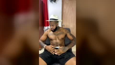 Snapshot of alejo_21cm chatting on June 20, 10:45 pm alejo_21cm online show from June 20, 10:45 pm