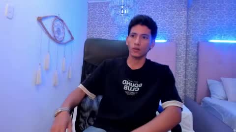 Snapshot of alejo_exotic chatting on April 25, 1:36 pm alejo_exotic online show from April 25, 1:36 pm