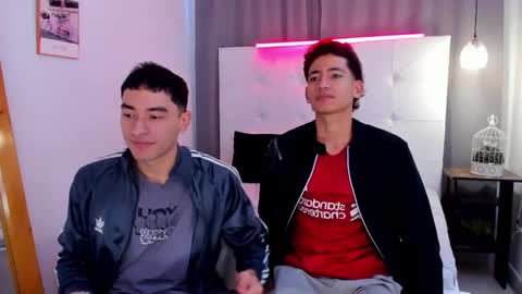 Snapshot of alejo_exotic chatting on May 7, 12:43 pm alejo_exotic online show from May 7, 12:43 pm