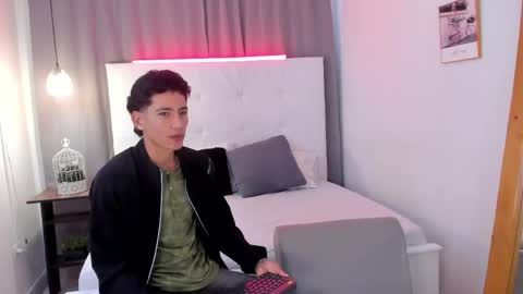 Snapshot of alejo_exotic chatting on May 9, 12:21 pm alejo_exotic online show from May 9, 12:21 pm